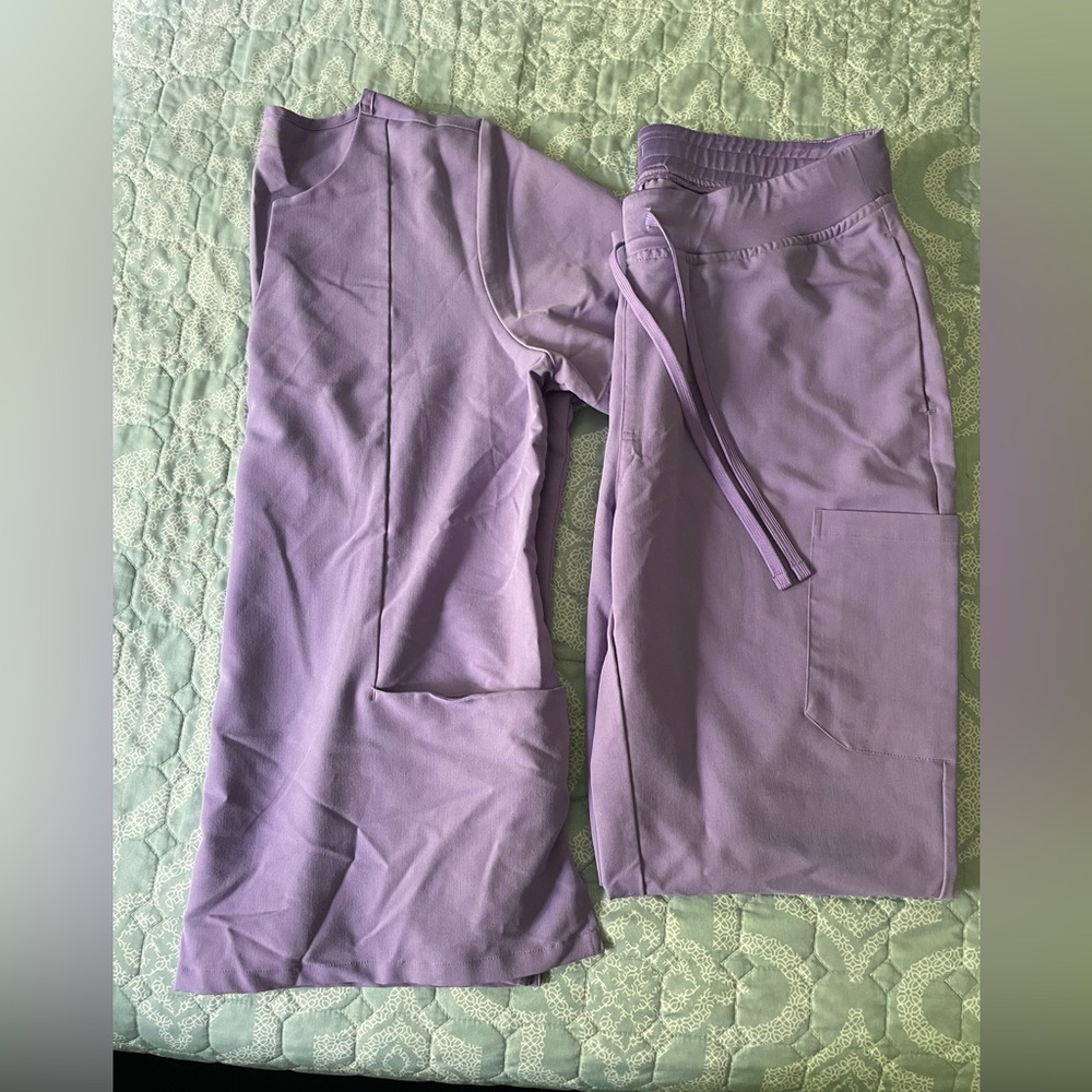 Lilac Mandala scrubs, Beautiful color!